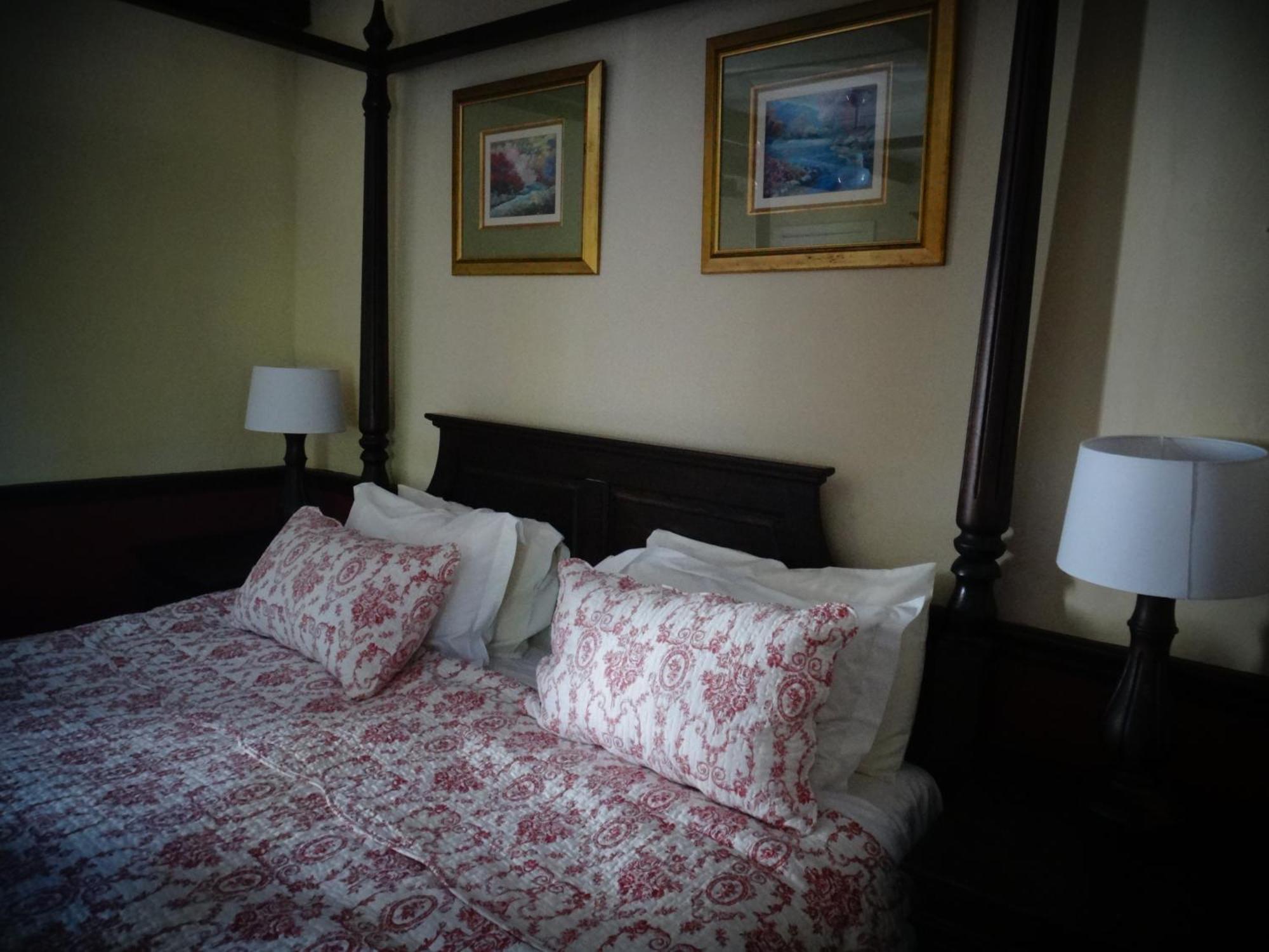 The Historic Pig And Whistle Inn Bathurst Bilik gambar